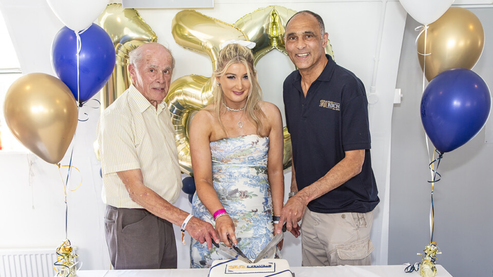 Image 1 Cake cutting