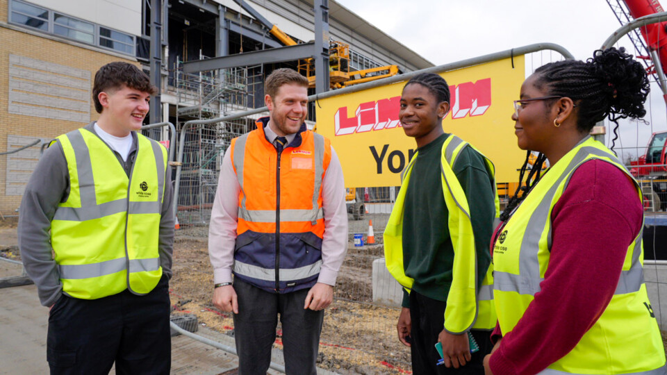 StudentsvisitLindumConstructionsiteatWhiteRoseCentre-30