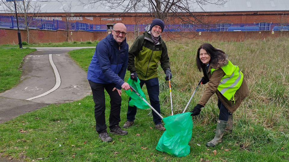 Pictured left to right are: Iain Dunn, Environment and Community Officer at City of York Council; Chris Bartram, volunteer with the Leeman Litterpickerists; and Cllr Jenny Kent.