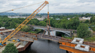 Ravensthorpe beam installation - River Calder_cropped
