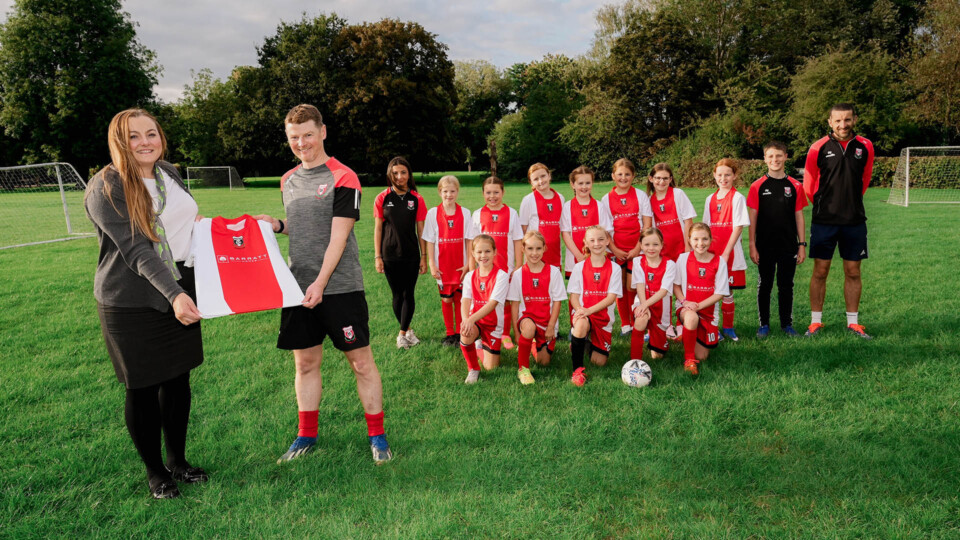 B&DWYE - Barratt Homes Russet Park Sponsors Copmanthorpe FC's U10's Girls Team HD